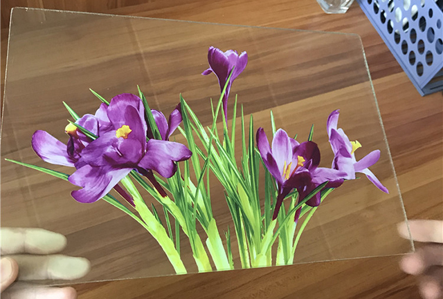 在玻璃上打印的機器多少錢？